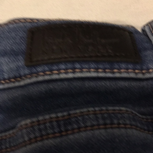 Size 11 long denim shorts. Soho high rise. Very comfy. - Picture 3 of 4